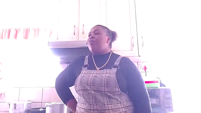 Snapshot of omalicha98 chatting on 12.15.25 omalicha98 online show from 12.15.25