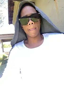 Snapshot of snotLoud chatting on 01.11.26 snotLoud online show from 01.11.26