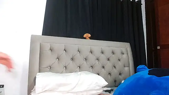 Snapshot of sweethoneytsx chatting on 09.28.25 sweethoneytsx online show from 09.28.25