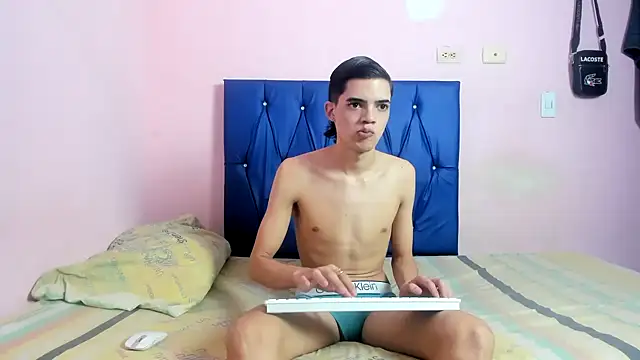 Latinos 2001 online show from 12.16.25