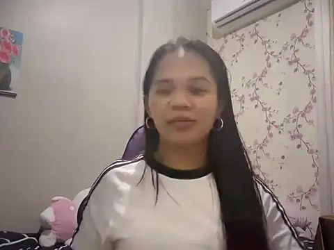 SophiaCourthaway online show from 05.13.26