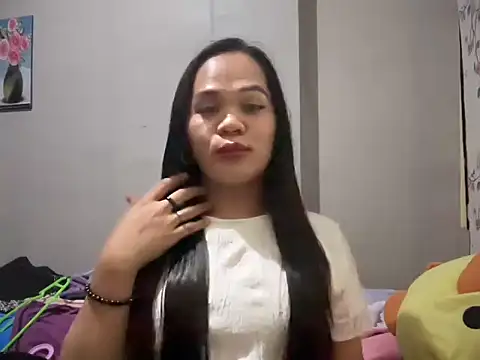 SophiaCourthaway online show from 05.18.26