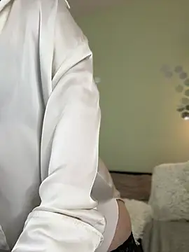 Kiss My Body online show from 02.02.25