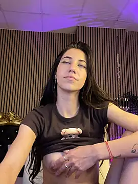 Snapshot of KeylaBlair chatting on 03.07.25 KeylaBlair online show from 03.07.25