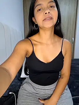 Snapshot of IslaBlaze chatting on 11.08.25 IslaBlaze online show from 11.08.25