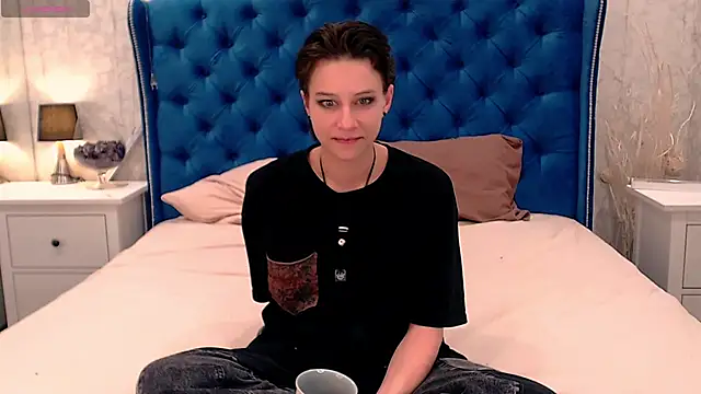 Snapshot of via_mayer_ chatting on 11.18.25 via mayer online show from 11.18.25