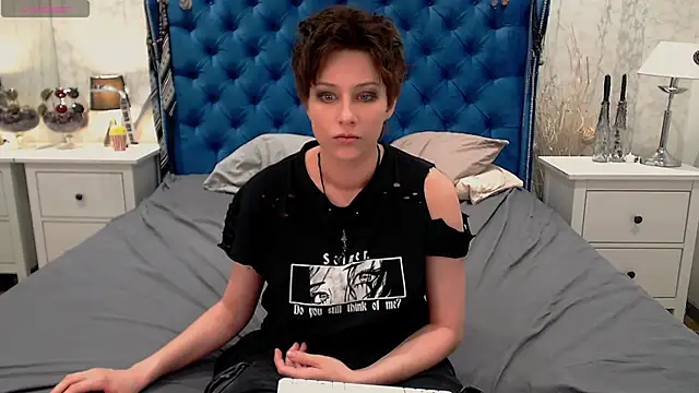 Snapshot of via_mayer_ chatting on 02.02.26 via mayer online show from 02.02.26