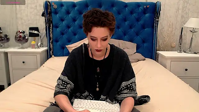 Snapshot of via_mayer_ chatting on 02.12.26 via mayer online show from 02.12.26