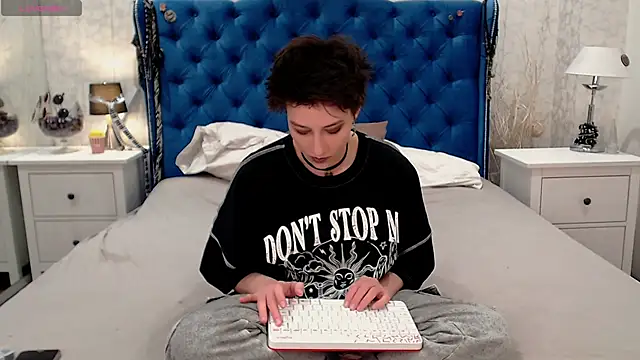 Snapshot of via_mayer_ chatting on 03.02.26 via mayer online show from 03.02.26