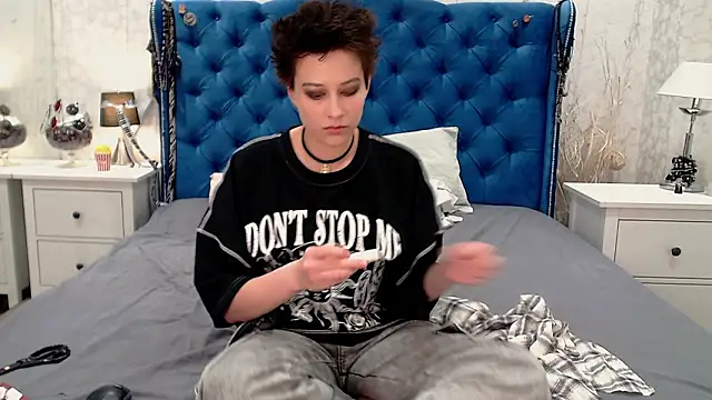 Snapshot of via_mayer_ chatting on 03.03.26 via mayer online show from 03.03.26