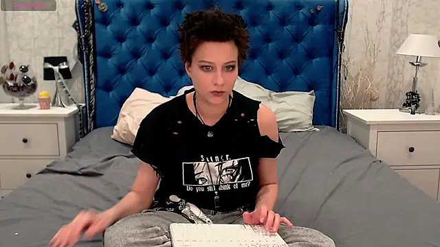 Snapshot of via_mayer_ chatting on 03.06.26 via mayer online show from 03.06.26