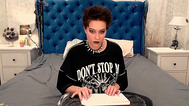 Snapshot of via_mayer_ chatting on 03.07.26 via mayer online show from 03.07.26