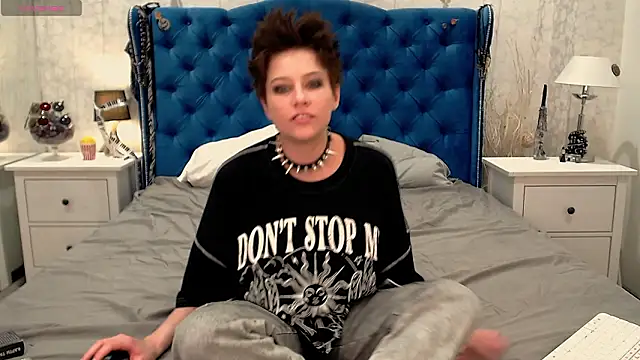 Snapshot of via_mayer_ chatting on 03.12.26 via mayer online show from 03.12.26