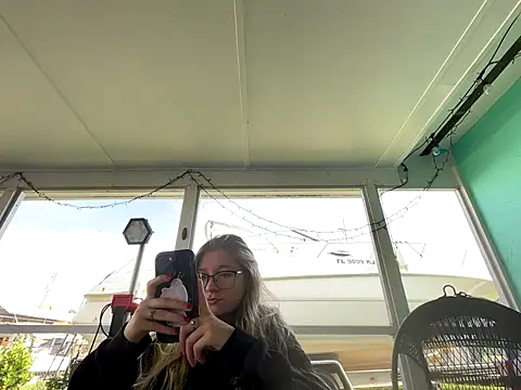 Snapshot of Hatgirl69 chatting on 10.01.25 Hatgirl69 online show from 10.01.25