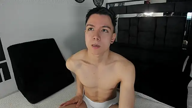 Snapshot of alanblack1 chatting on 10.30.25 alanblack1 online show from 10.30.25