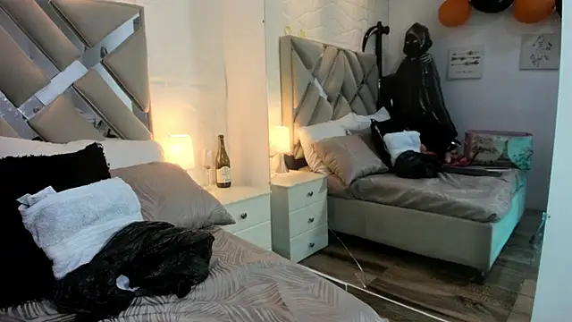 raquell moore online show from 10.29.25