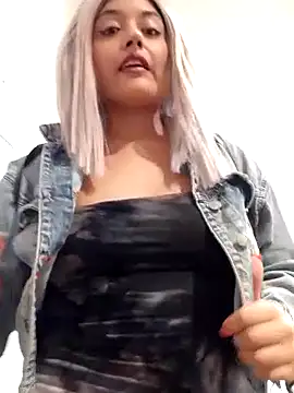 Snapshot of monicavictoria1301 chatting on 03.22.25 monicavictoria1301 online show from 03.22.25