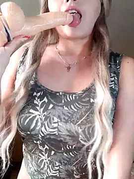 Snapshot of monicavictoria1301 chatting on 11.16.25 monicavictoria1301 online show from 11.16.25