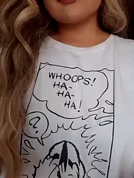 Snapshot of monicavictoria1301 chatting on 11.21.25 monicavictoria1301 online show from 11.21.25