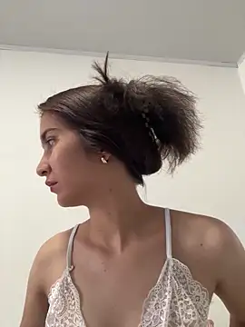 Bella still online show from 02.17.26