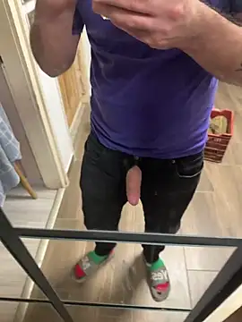 Snapshot of Klaus298 chatting on 12.16.25 Klaus298 online show from 12.16.25