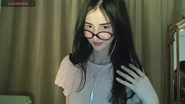 Snapshot of newfrommacau chatting on 10.06.25 newfrommacau online show from 10.06.25