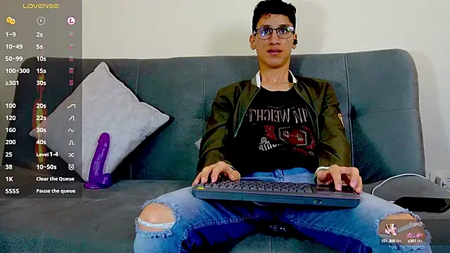 Snapshot of Cum_hunters chatting on 03.22.25 Cum hunters online show from 03.22.25