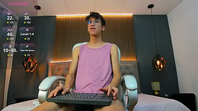 Snapshot of Cum_hunters chatting on 09.16.25 Cum hunters online show from 09.16.25