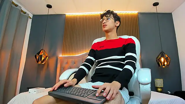 Snapshot of Cum_hunters chatting on 09.17.25 Cum hunters online show from 09.17.25