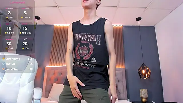 Snapshot of Cum_hunters chatting on 09.26.25 Cum hunters online show from 09.26.25