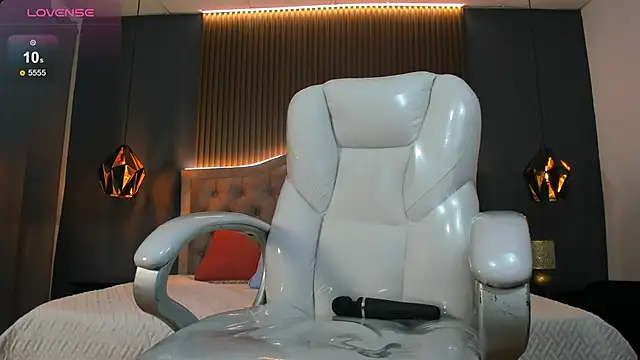 Snapshot of Cum_hunters chatting on 10.04.25 Cum hunters online show from 10.04.25