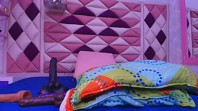 Auroraa miller online show from 11.09.25