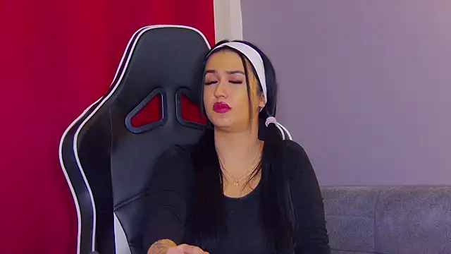 Snapshot of Eva_Lovvia_ chatting on 02.11.25 Eva Lovvia  online show from 02.11.25