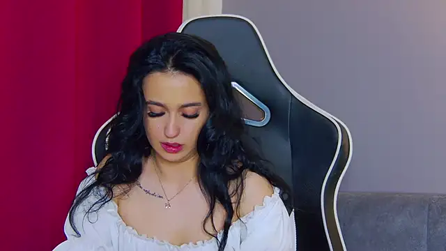 Snapshot of Eva_Lovvia_ chatting on 02.11.25 Eva Lovvia  online show from 02.11.25