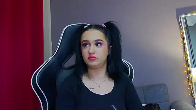 Snapshot of Eva_Lovvia_ chatting on 02.19.25 Eva Lovvia  online show from 02.19.25