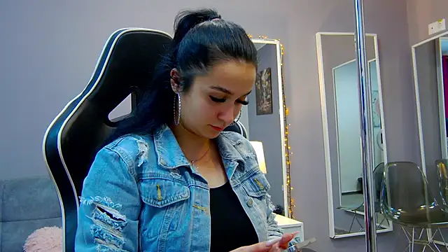 Snapshot of Eva_Lovvia_ chatting on 03.04.25 Eva Lovvia  online show from 03.04.25