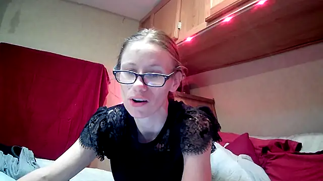 Snapshot of VibeyLovers chatting on 02.19.25 VibeyLovers online show from 02.19.25