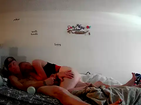 Snapshot of VibeyLovers chatting on 09.28.25 VibeyLovers online show from 09.28.25