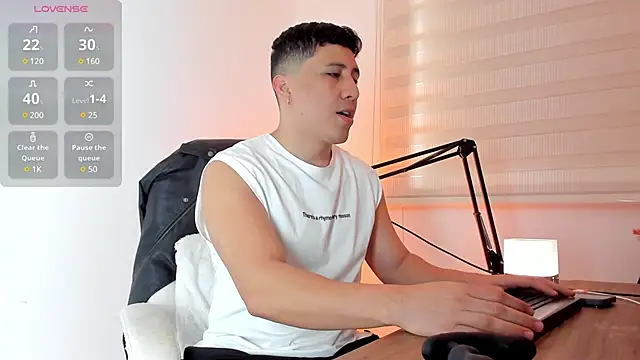 Snapshot of Fraannco chatting on 02.18.25 Fraannco online show from 02.18.25