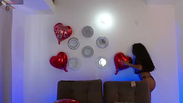 lucie petite online show from 02.12.25