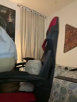 Snapshot of darkdesire_01 chatting on 02.14.25 darkdesire 01 online show from 02.14.25