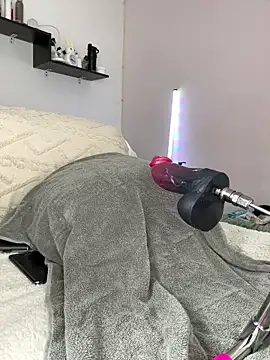 Snapshot of darkdesire_01 chatting on 12.14.25 darkdesire 01 online show from 12.14.25