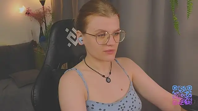 Snapshot of _JessieVibes chatting on 06.28.26 JessieVibes online show from 06.28.26