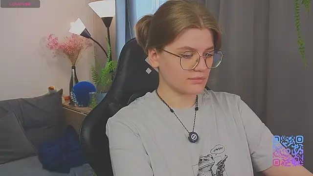 Snapshot of _JessieVibes chatting on 07.04.26 JessieVibes online show from 07.04.26