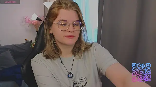 Snapshot of _JessieVibes chatting on 07.05.26 JessieVibes online show from 07.05.26