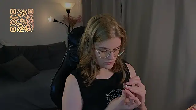 Snapshot of _JessieVibes chatting on 08.06.26 JessieVibes online show from 08.06.26