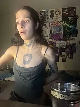 Snapshot of mollyEXD chatting on 03.10.25 mollyEXD online show from 03.10.25