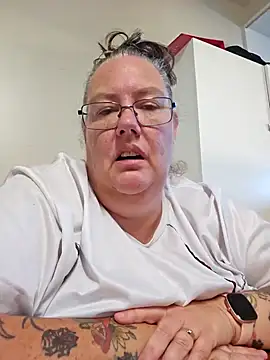 Snapshot of k1w1bbw chatting on 02.08.25 k1w1bbw online show from 02.08.25