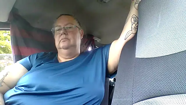 Snapshot of k1w1bbw chatting on 02.11.25 k1w1bbw online show from 02.11.25