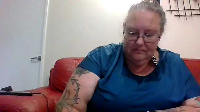 Snapshot of k1w1bbw chatting on 02.11.25 k1w1bbw online show from 02.11.25